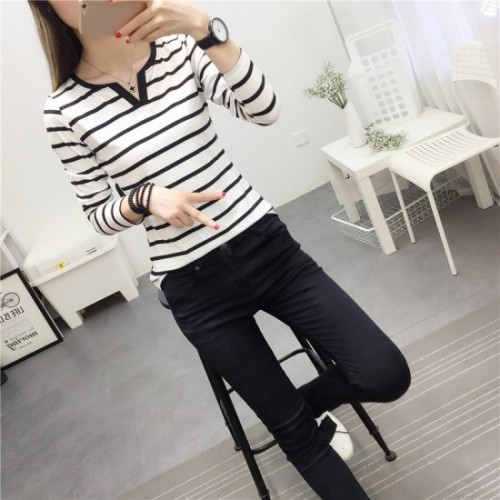 Slim Stripe V-neck Long Sleeve Casual T-Shirts - White image
