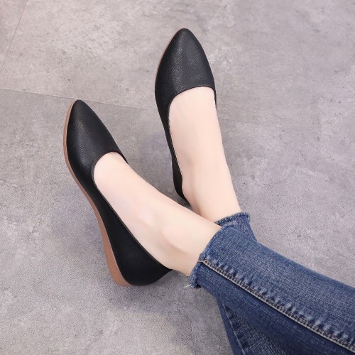Professional Ladies Soft Leather Shallow Mouth Flat Shoes - Black image
