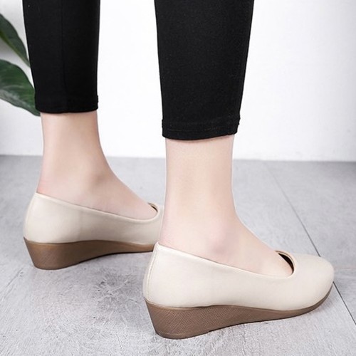 Professional Ladies Soft Leather Shallow Mouth Flat Shoes - Brown image