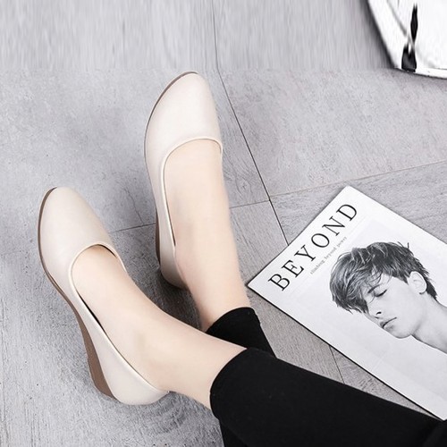 Professional Ladies Soft Leather Shallow Mouth Flat Shoes - Brown image