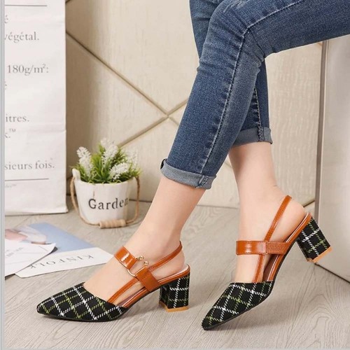 Women's Chunky Block Heels Pointed Toe Buckle Shoes - Black image