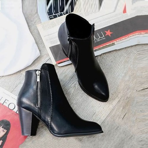 Side Zipper Vintage Block Heel Leather Boots - Black image