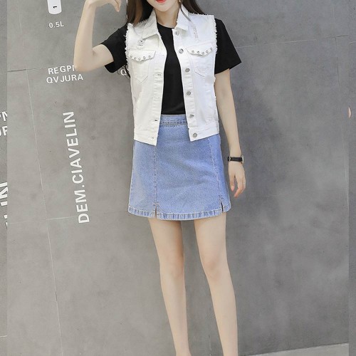 Women Sleeveless Blue Fit Denim Jacket - White image