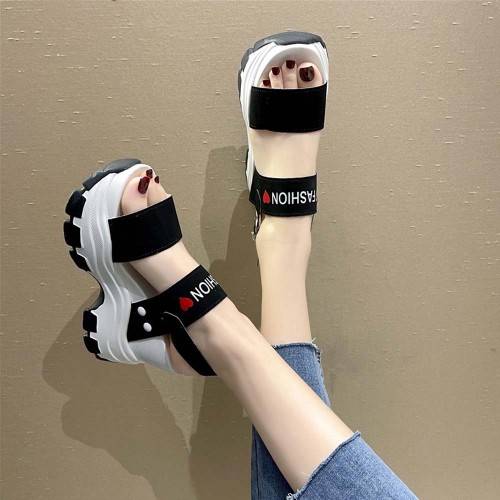 Women Fashion Open Toe Buckle High Heel Chunky Sandal - Black image