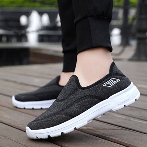 Breathable Round Toe Women's Jogging Shoes - Black image