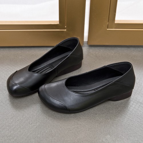 Retro Style Soft Sole Slip On Flat Shoe for Women - Black image