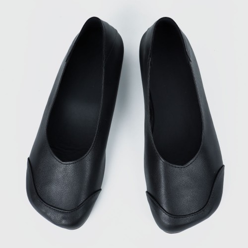 Retro Style Soft Sole Slip On Flat Shoe for Women - Black image