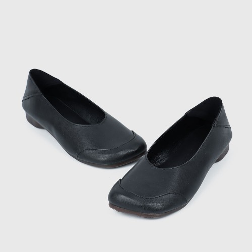 Retro Style Soft Sole Slip On Flat Shoe for Women - Black image