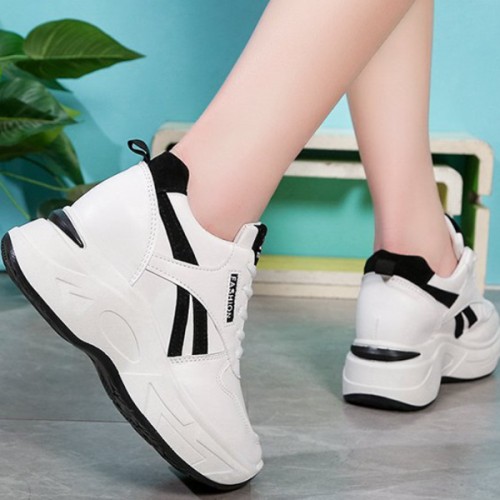 Thick Bottom Lace Up Low Cut Round Head Mesh Sneakers - Black image
