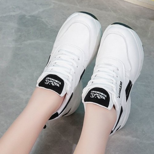 Thick Bottom Lace Up Low Cut Round Head Mesh Sneakers - Black image