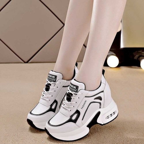 Thick Soled Comfortable Platform Lace Up Women Sneakers Black image