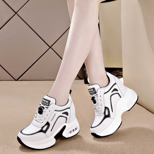 Thick Soled Comfortable Platform Lace Up Women Sneakers Black image