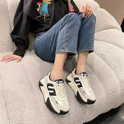 Soft Breathable Round Toe Thick Bottom Lace Up Sneakers - Black image