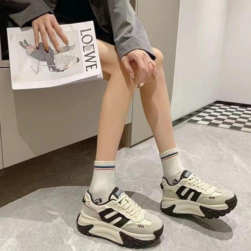 Soft Breathable Round Toe Thick Bottom Lace Up Sneakers - Black image
