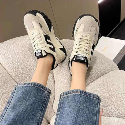 Soft Breathable Round Toe Thick Bottom Lace Up Sneakers - Black image