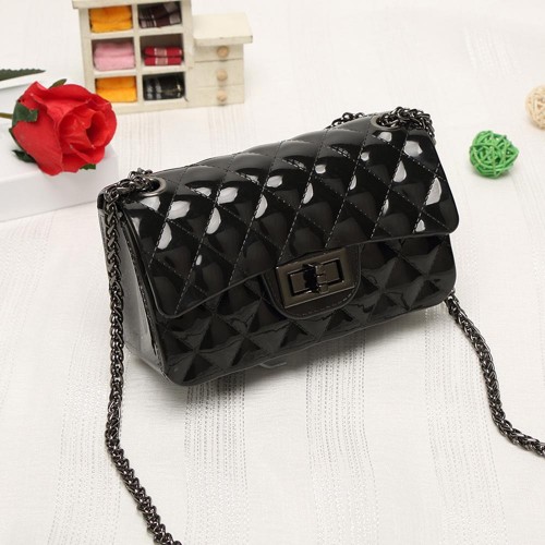 Embossed Chain Stripe Geometric Pattern Magnet Lock Shoulder Bag - Black image