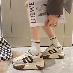 Soft Breathable Round Toe Thick Bottom Lace Up Sneakers - Brown