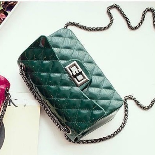 Embossed Chain Stripe Geometric Pattern Magnet Lock Shoulder Bag - Green image