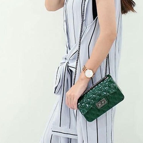 Embossed Chain Stripe Geometric Pattern Magnet Lock Shoulder Bag - Green image