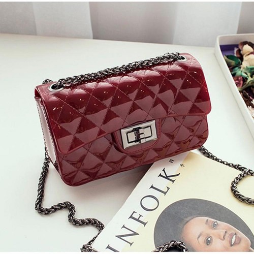 Embossed Chain Stripe Geometric Pattern Magnet Lock Shoulder Bag - Red image