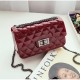 Embossed Chain Stripe Geometric Pattern Magnet Lock Shoulder Bag - Red image