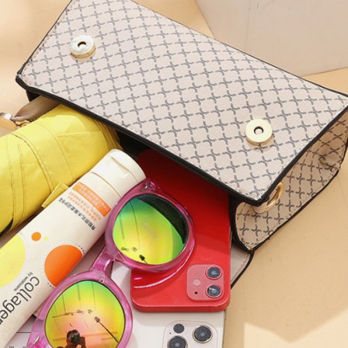 Trendy Geometric Patch Pocket Women Shoulder Bags - Beige image