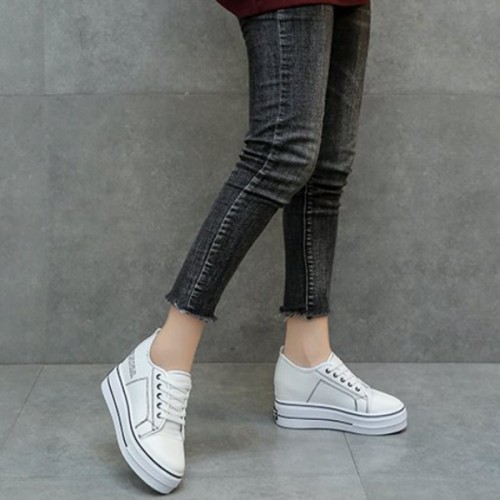 Thick Soled Laces Closure Round Toe Ankle Sneakers - White image
