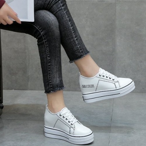 Thick Soled Laces Closure Round Toe Ankle Sneakers - White image