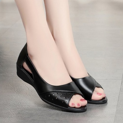 Open Toe Low Cut Flat Bottom Hollow Out Women Sandals - Black image
