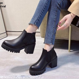 Vintage Style Waterproof Round Head Chunky Heel Short Boots - Black