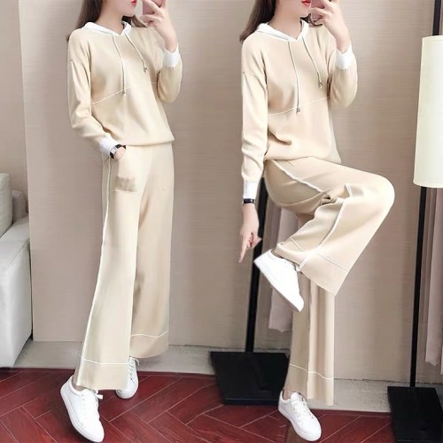 Women Elegant Cream and White Piped Hoodie image