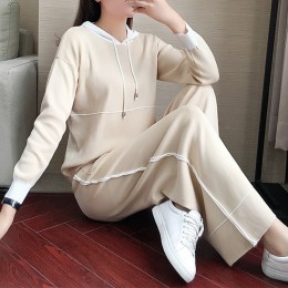 Women Elegant Cream and White Piped Hoodie