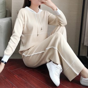 Women Elegant Cream and White Piped Hoodie