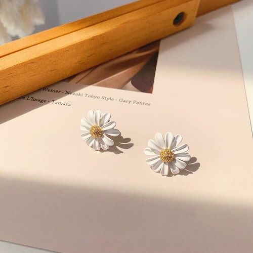 Wedding Party Accessories Set - Cute Asymmetrical Drop Earrings, Sunflower Rings, Daisy Bracelet in White