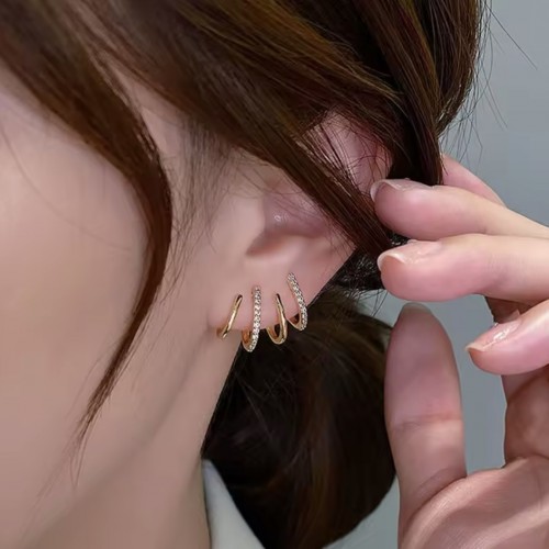  Glamorous Gold Claw-Shaped Stud Earrings with Rhinestones image