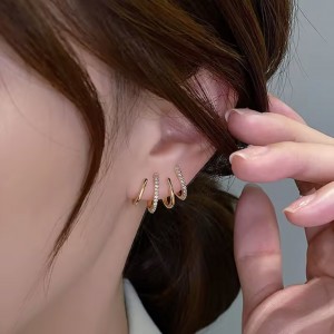  Glamorous Gold Claw-Shaped Stud Earrings with Rhinestones