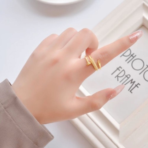 14K Gold Luxurious Screw Ring for Women image