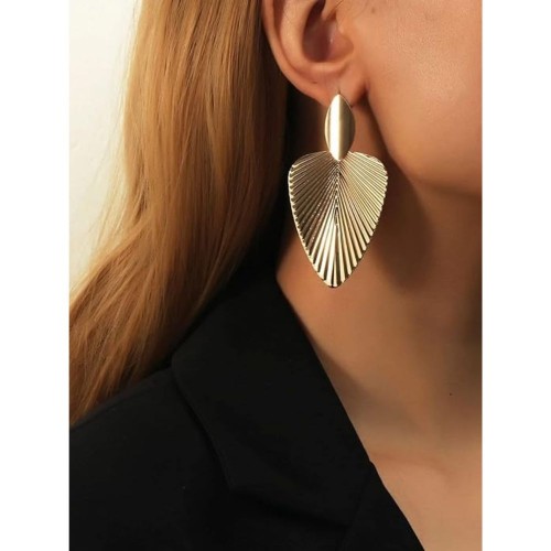 Delicate Gold Leaf Earrings Nature-Inspired Jewelry For Women image